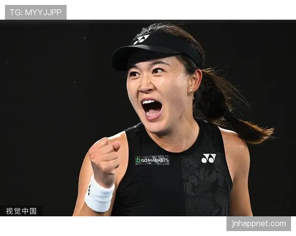 刷到朱琳下了飞机拎那只包，我的银行卡先歇会儿